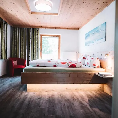 Apartment Ferienwohnung Lechtal Mit 2 Schlafzimmer Und Grossem Balkon